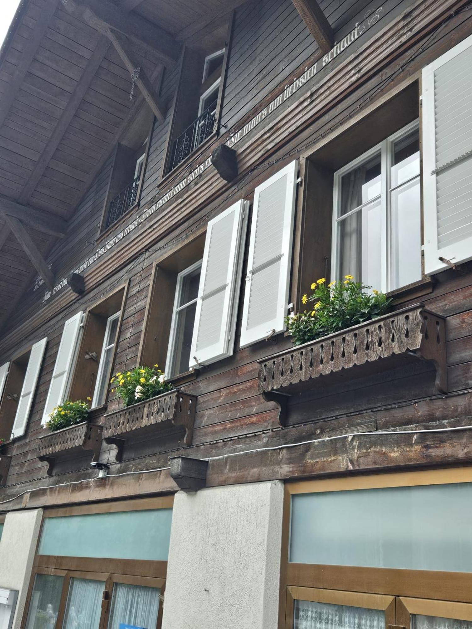 Chalet Maithili Lauterbrunnen -152-Year-Old Majestic Chalet Exterior photo